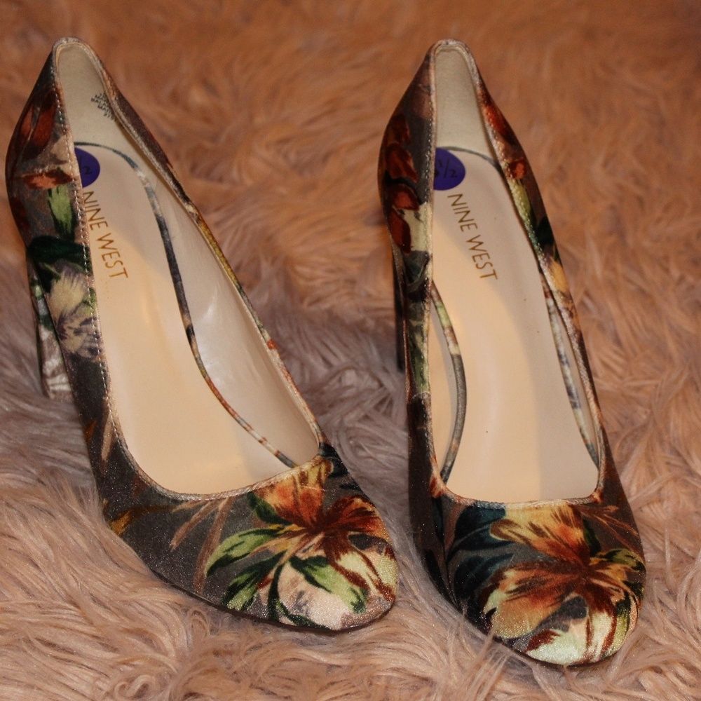 Nine West Size 8 1/2 Velvet Chunky Heeled Pumps